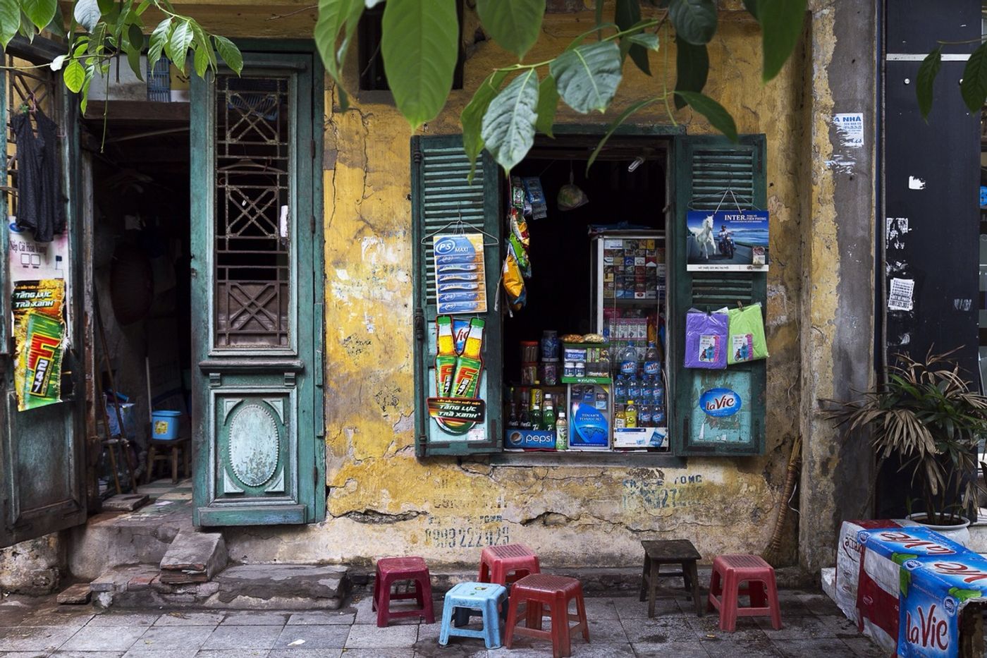 Walk around Hanoi Old Quarter