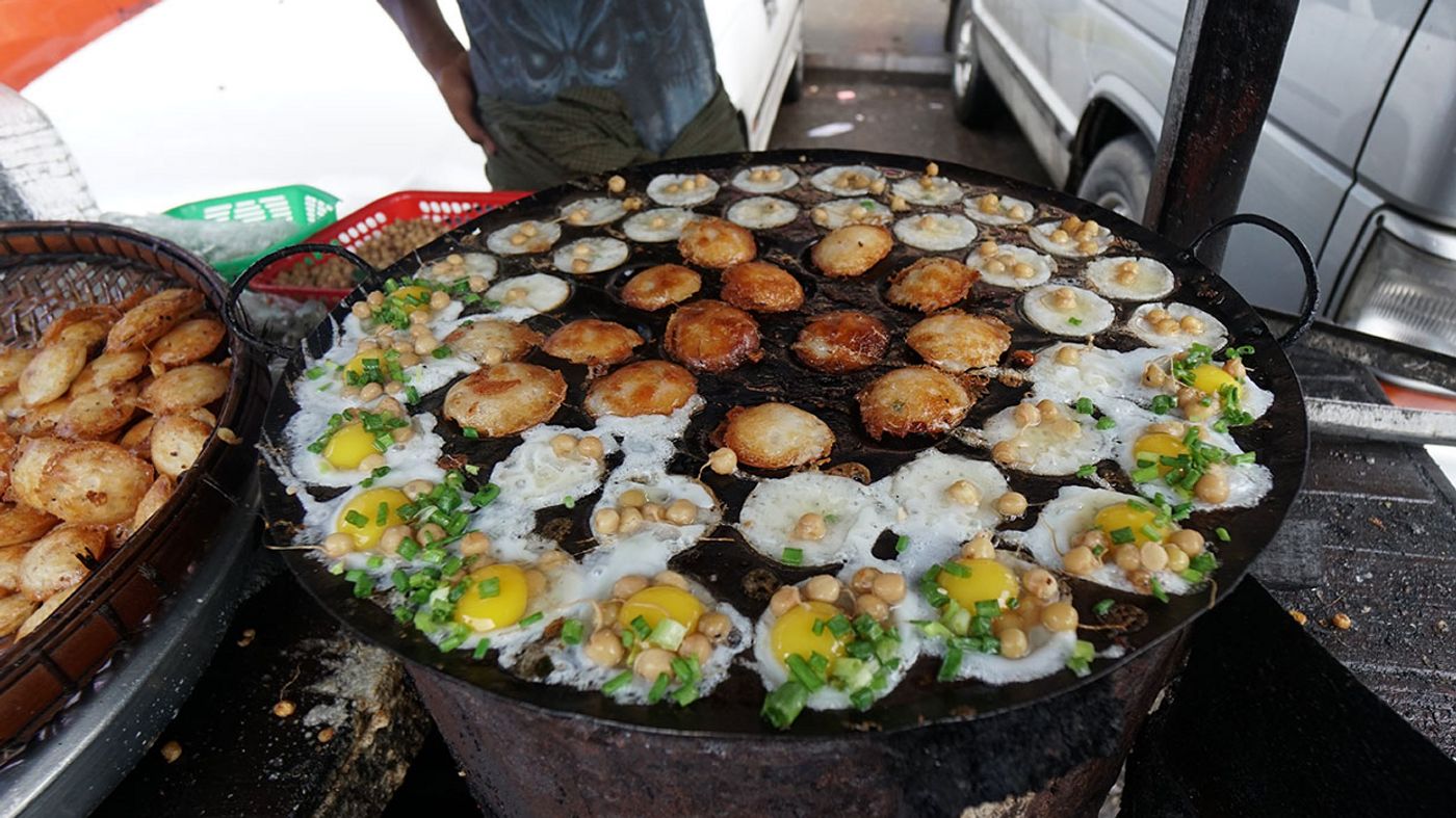 Where to have the best street foods in Yangon, Myanmar