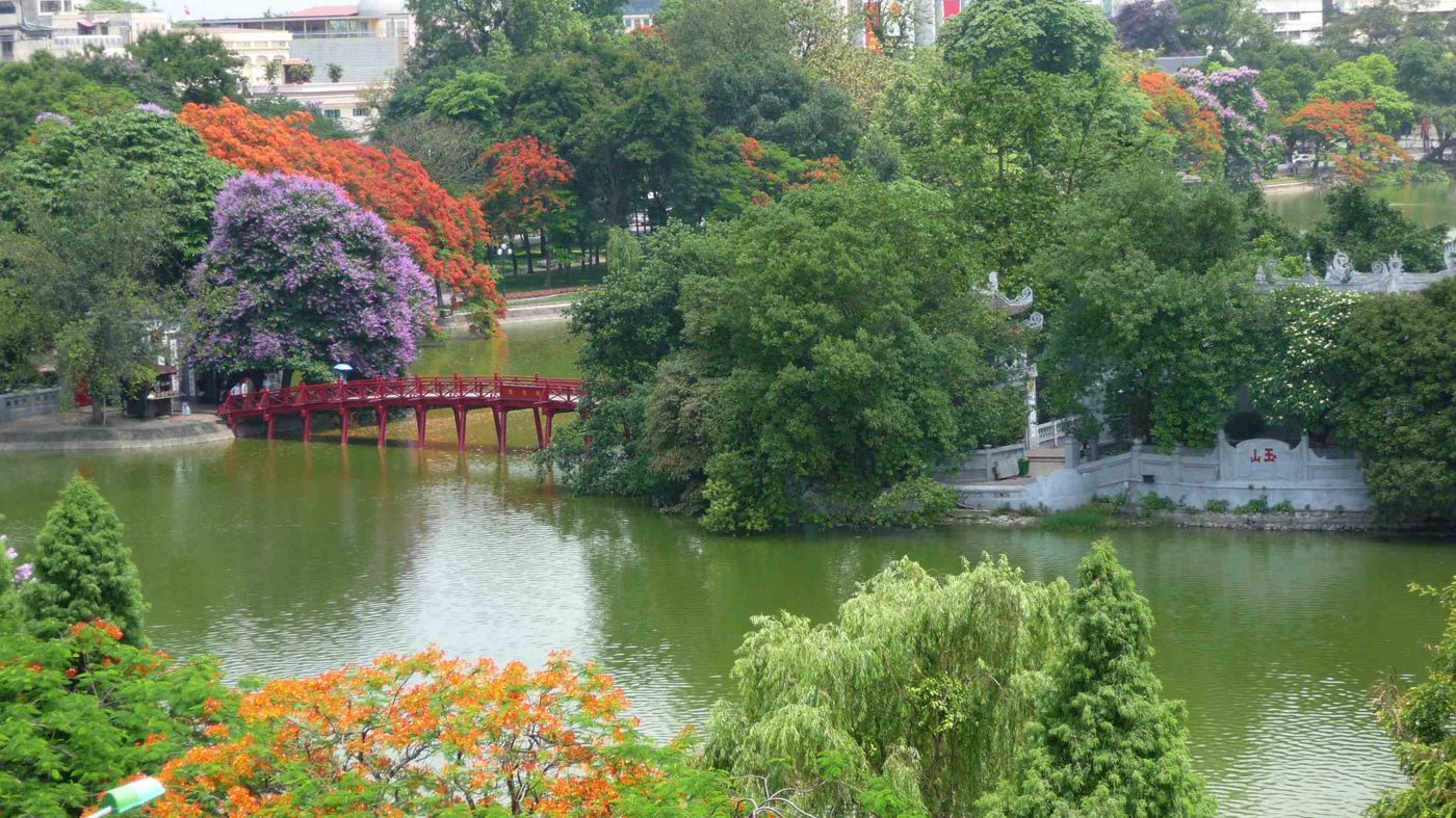 Hanoi Temple of Literature, other tourist landmarks reopen