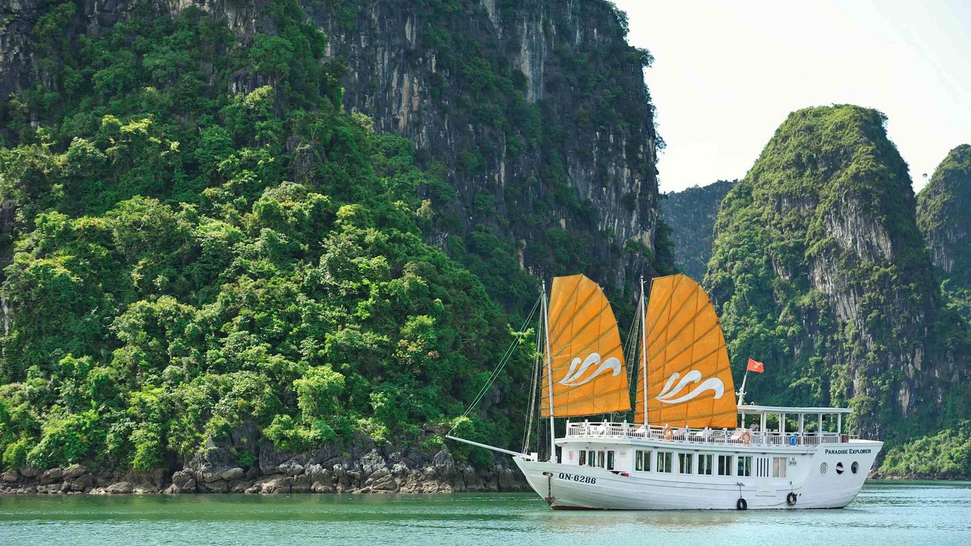 Discover the best beaches in Ha Long Bay
