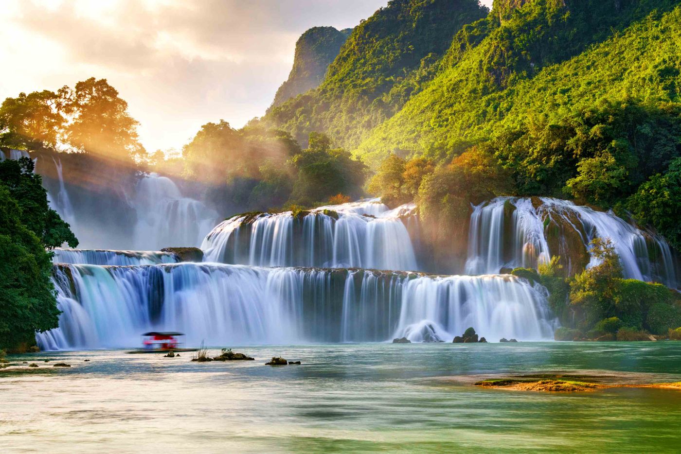 Top breathtaking waterfalls in Vietnam