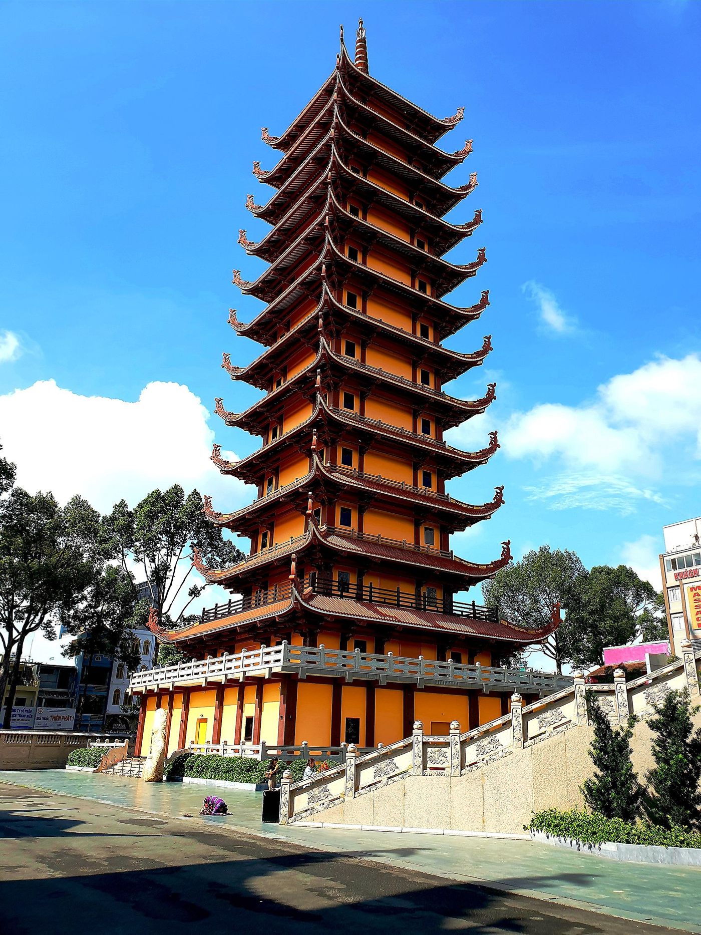 Vietnam National Pagoda (Vietnam Quoc Tu)
