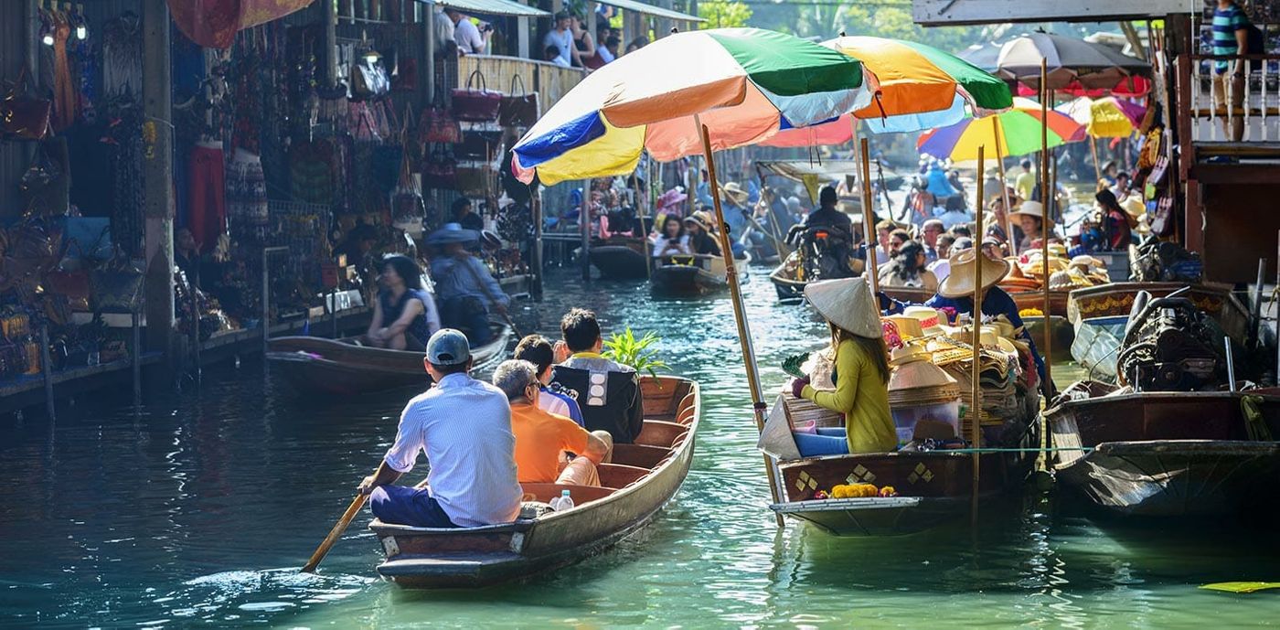 Discover the fascinated floating markets in Thailand
