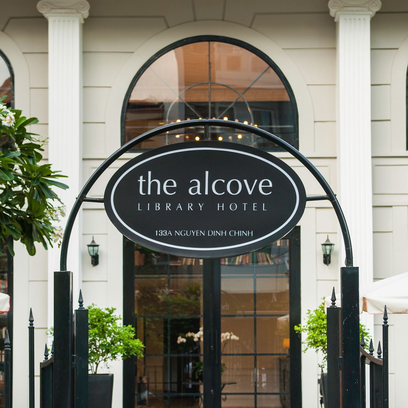 The Alcove Library Hotel