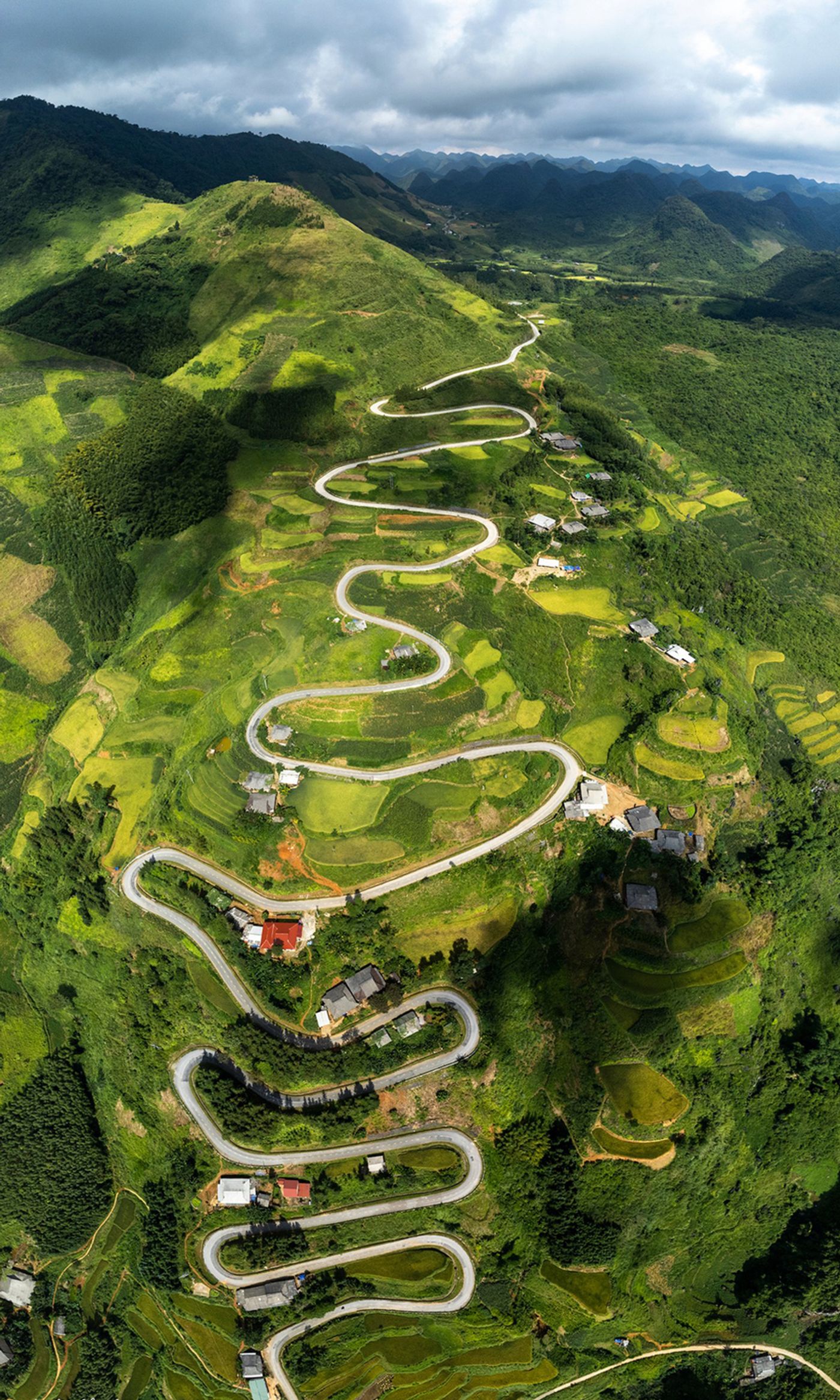 Photo of Na Tenh - Cao Bang pass from above.
