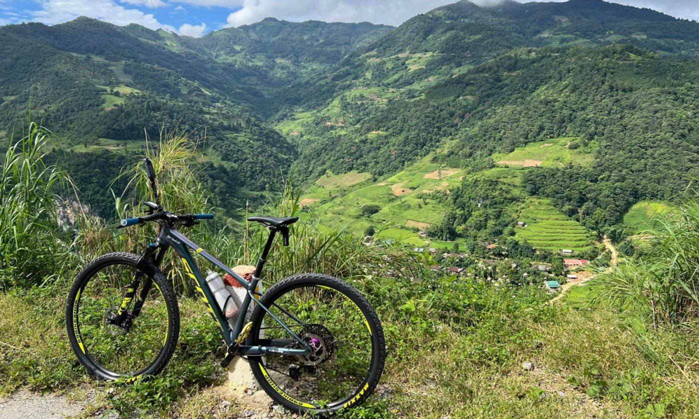 Bicycle trip on Na Penh pass