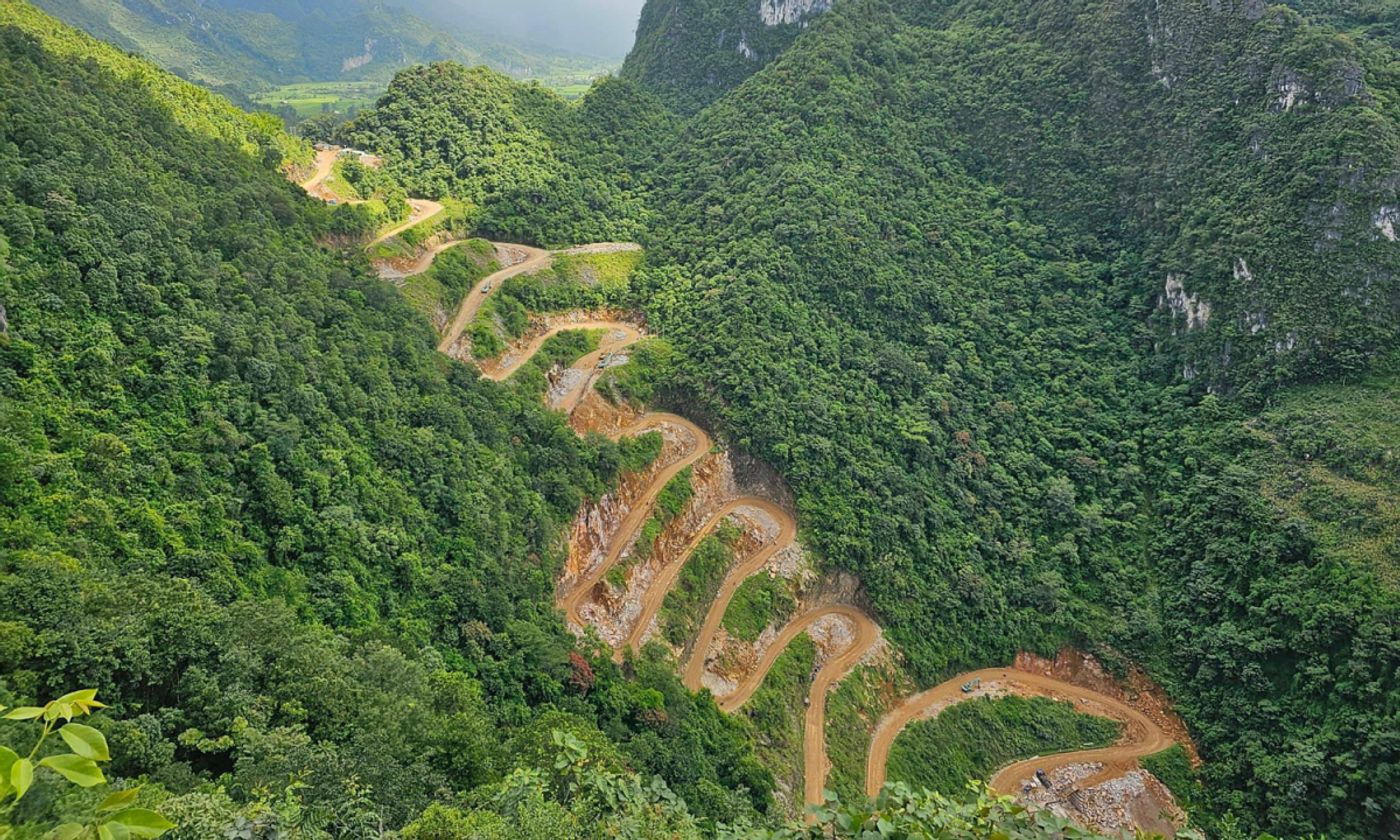 Photo of Na Tenh - Cao Bang pass from above.