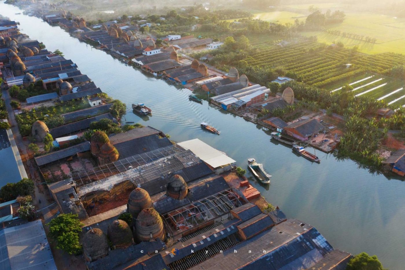 Panorama of the ancient beauty hidden in nature of Mang Thit Red Brick Village. Photo: Cao Ky Nhan