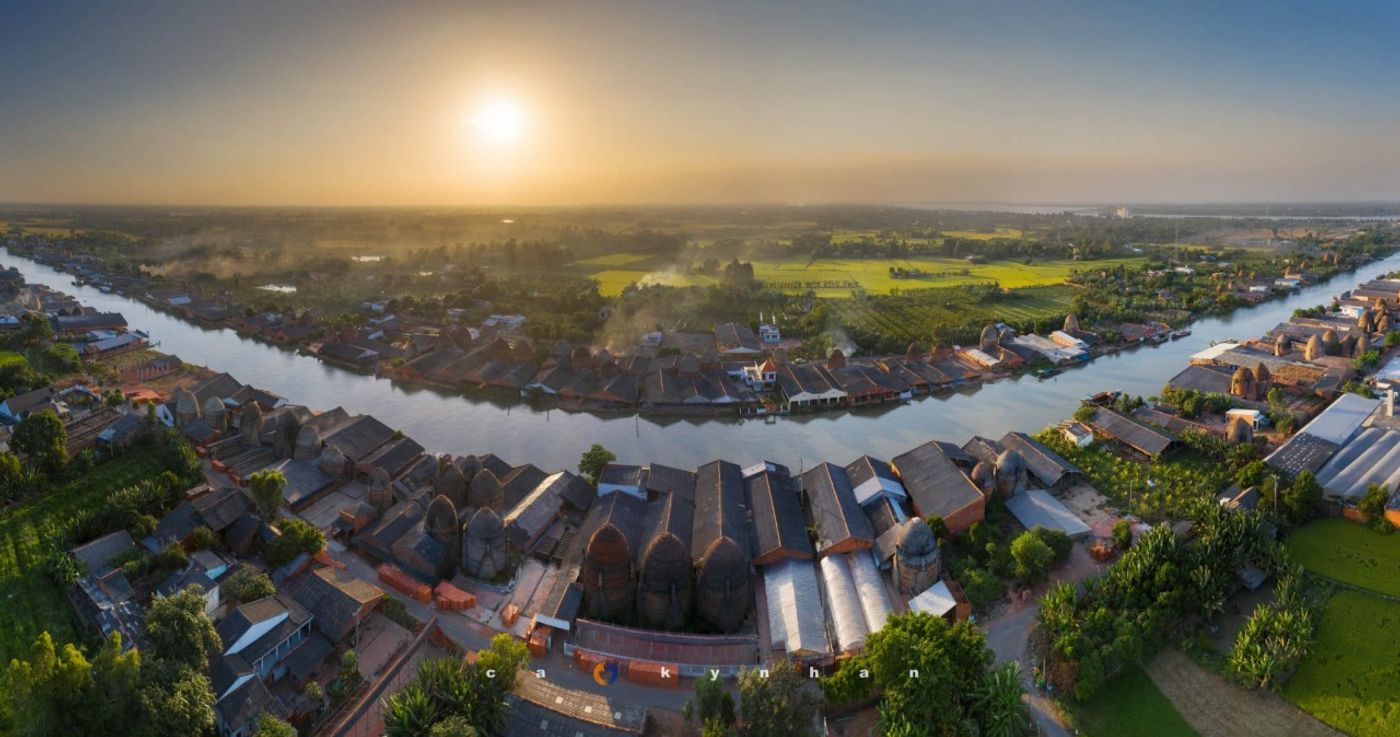 Panorama of the ancient beauty hidden in nature of Mang Thit Red Brick Village. Photo: Cao Ky Nhan