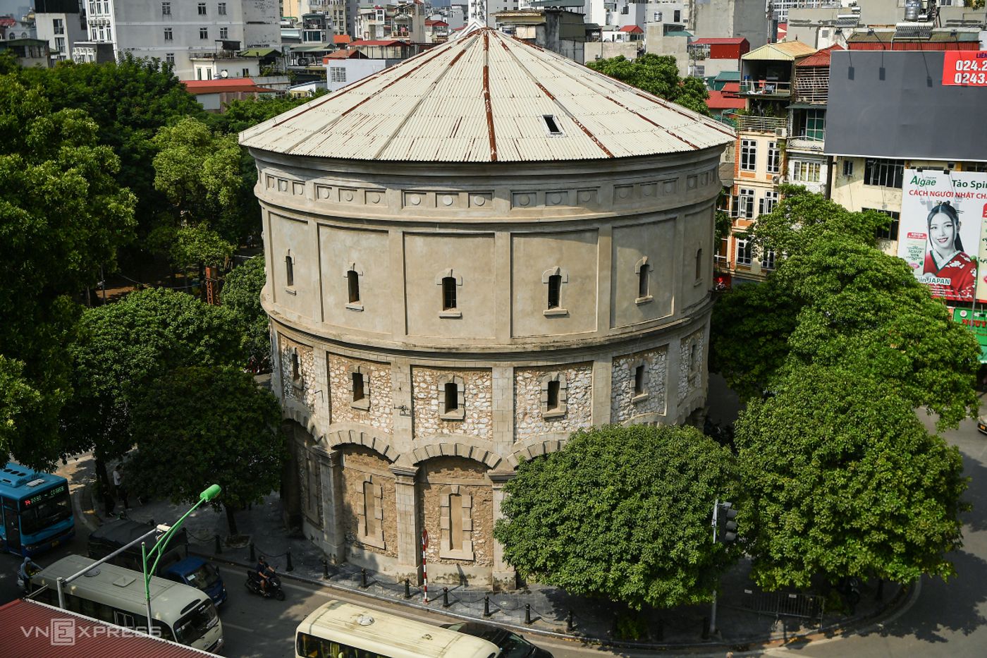 The classic look from the outside of Hang Dau water tower.