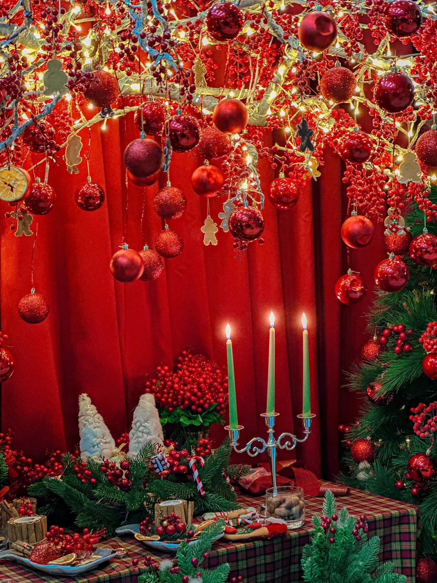 The corners are decorated in a sparkling Christmas style.