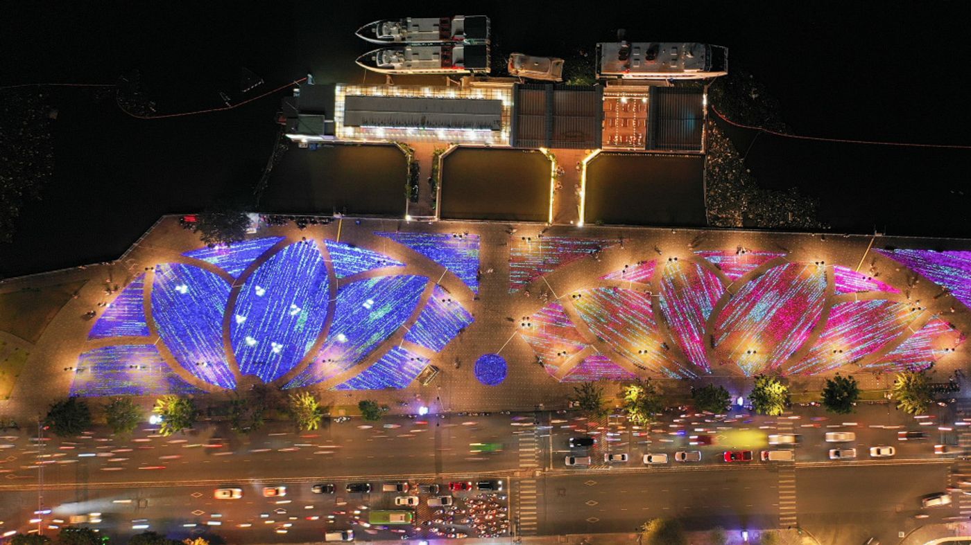 50-meter LED light tunnel in the heart of HCMC charms visitors