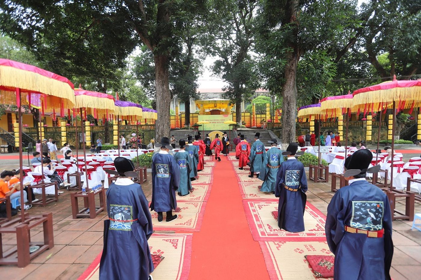 Thang Long - Hanoi Heritage Conservation Center organized a cultural “Doan Ngo Festival". Photo by @hanoitimes