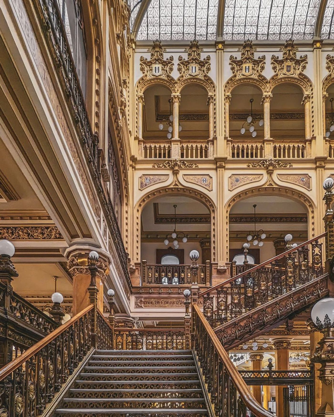 Palacio de Correos de México. Photo by @nounofnouns