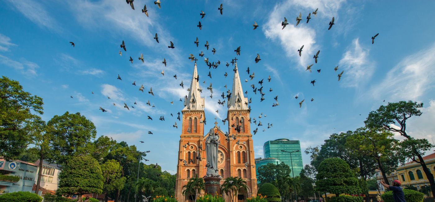HO CHI MINH TRAVEL GUIDE- Saigon Notre Dame Cathedral
