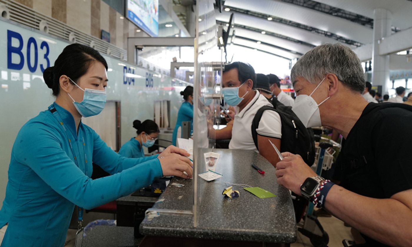 Passengers check in at Noi Bai Airport in June 2022. Credit: @VNExpress