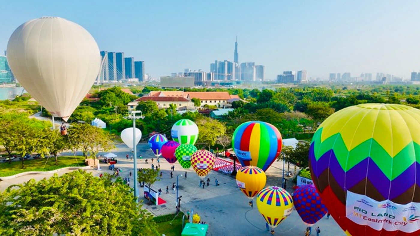 Hot-air Balloon in HCMC. Credit: @Thanhnien.vn