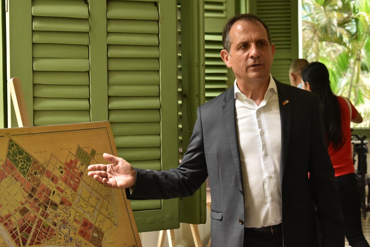 French Consul General in Ho Chi Minh City Vincent Floreani presents about the Consulate General residence to visitors on the European Heritage Days, September 21, 2019. Credit: @TuanSon