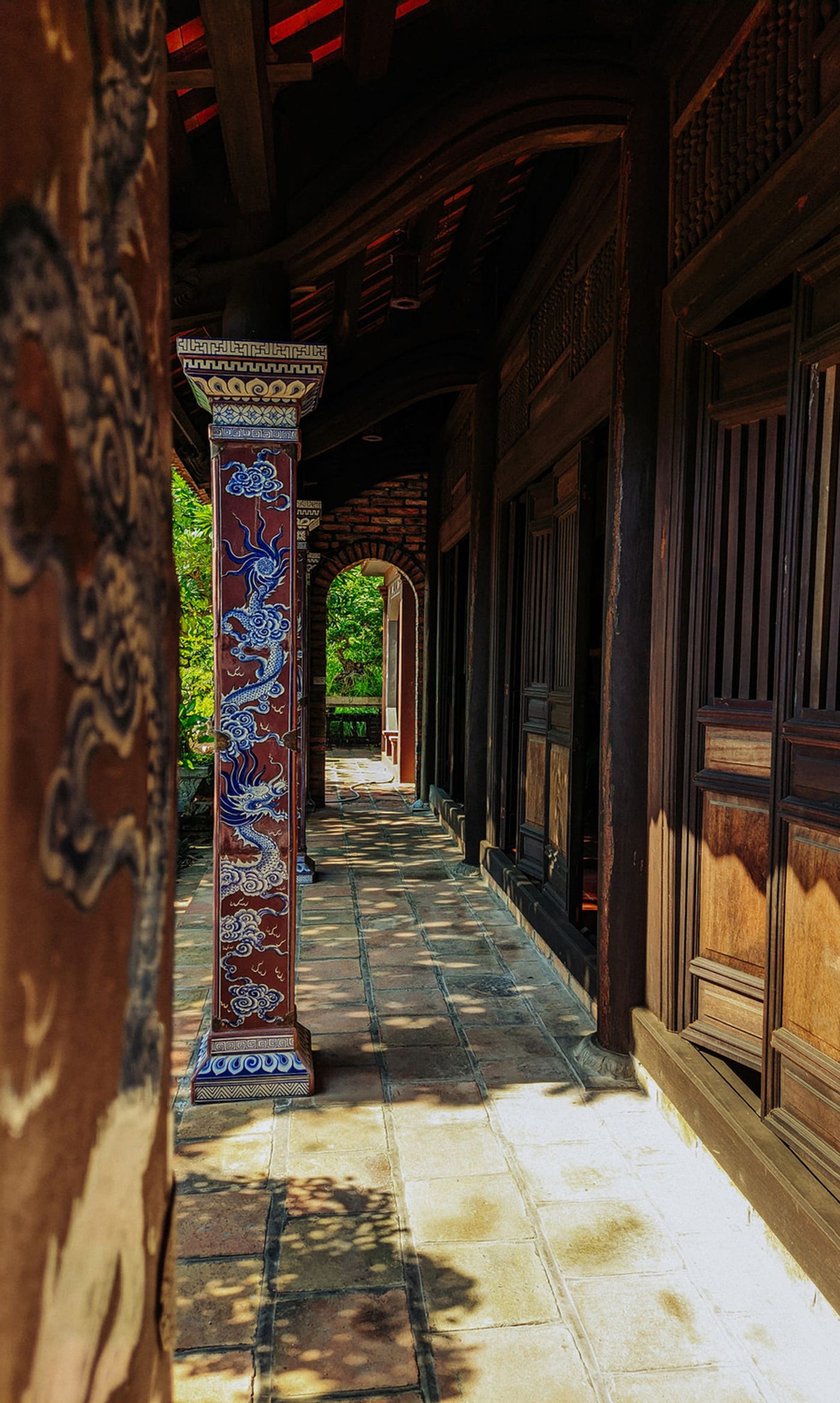 Pillars with blue dragon motifs from outside. Credit: VNExpress
