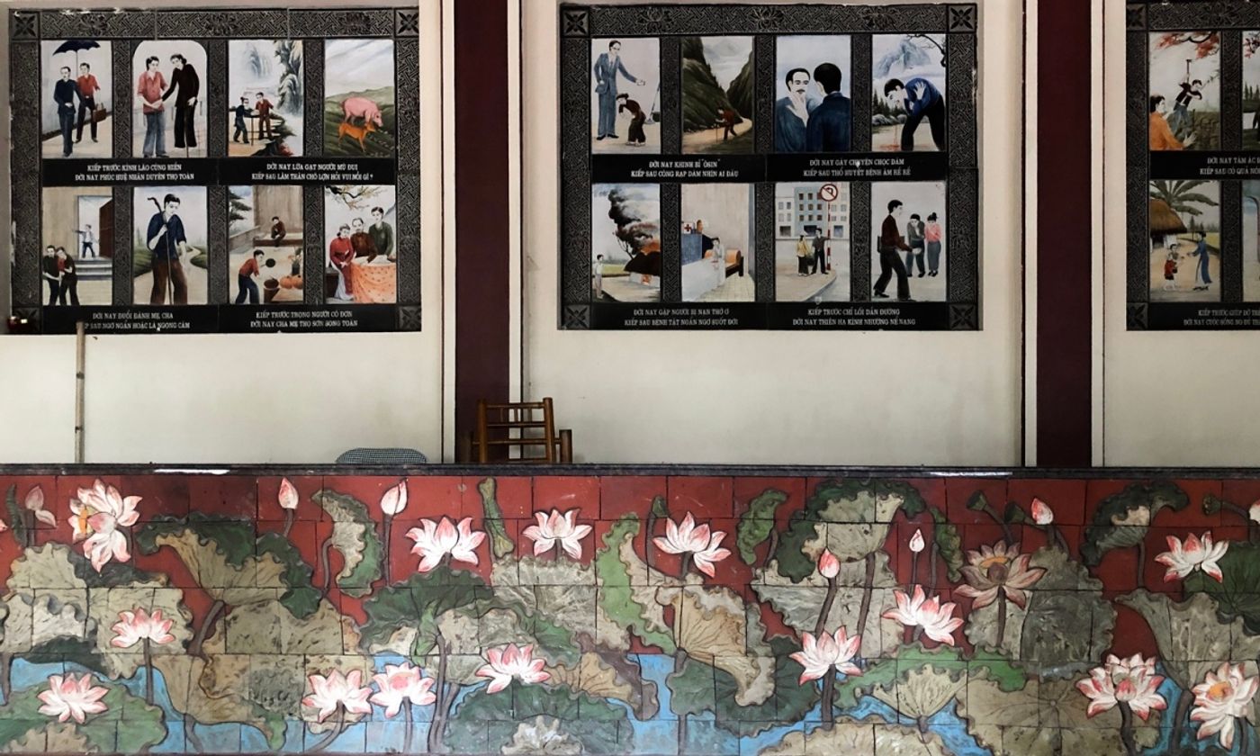 Ceramic paintings about the law of cause and effect. Credit: @VNExpress